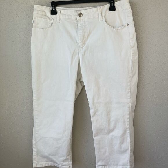 NWOT Lee Classic Fit White Cropped Jeans - Picture 1 of 6